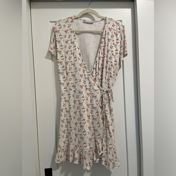 Abercrombie & Fitch Peach Print Wrap Dress - Picture 2 of 8